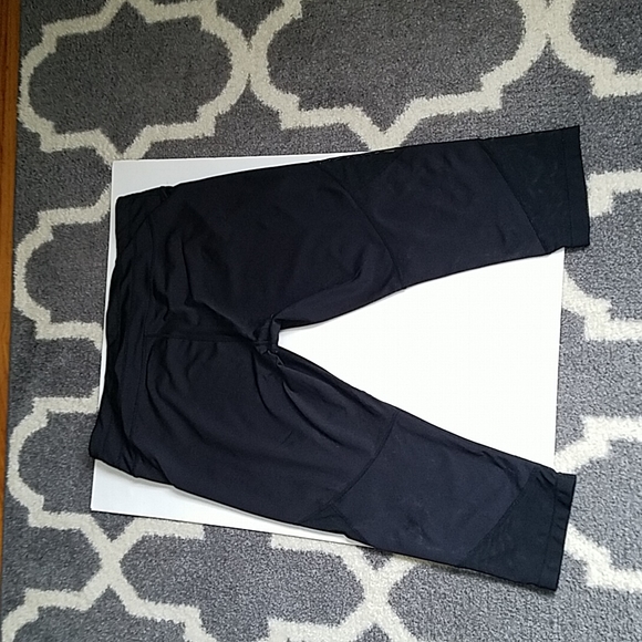 ATHLETA Cropped Yoga Pants - Picture 2 of 4